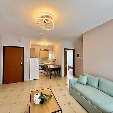 P Deluxe Suites Β4 Неа Миханиона Екстериор снимка
