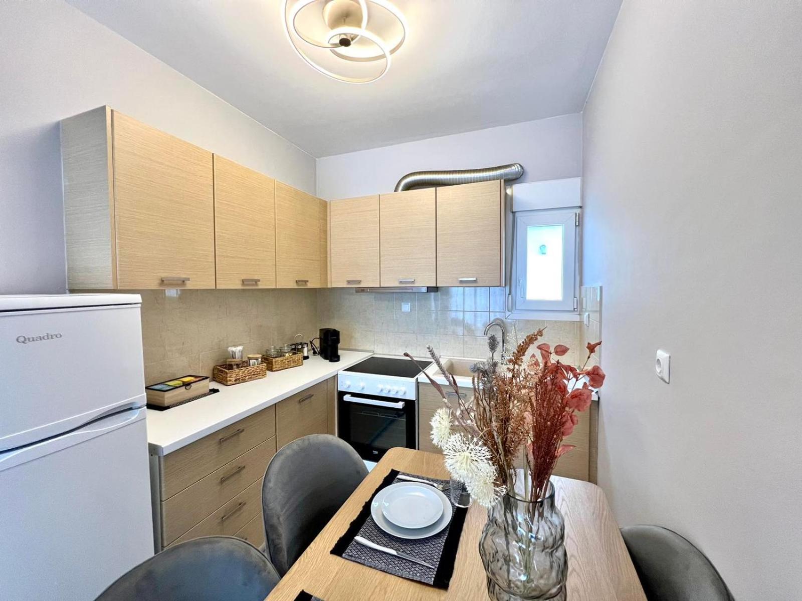 P Deluxe Suites Β4 Неа Миханиона Екстериор снимка